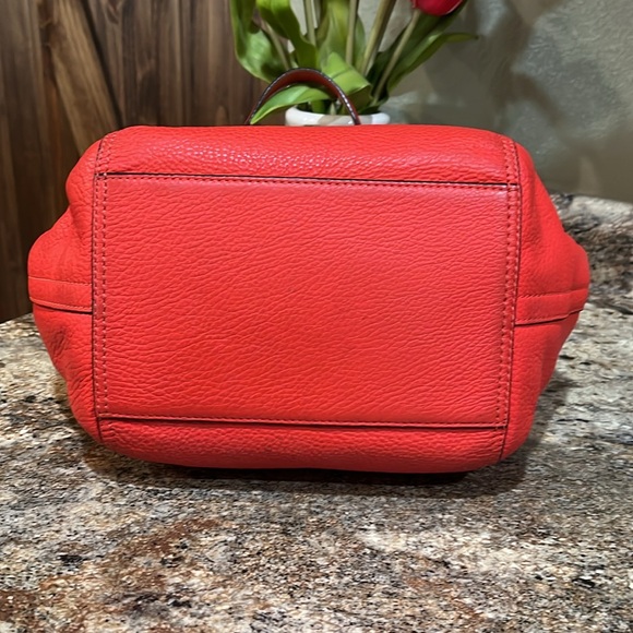 TORY BURCH  HALF MOON POPPY ORANGE SAMBA PEBBLE GRAIN LEATHER SHOULDER BAG PURSE - Picture 8 of 12